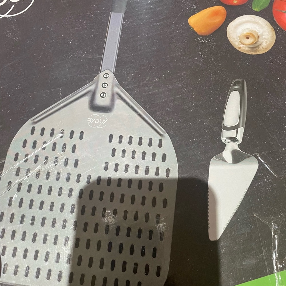 Premium Pizza Peel 12in X 14in with detachable handle (Includes Pie Server)